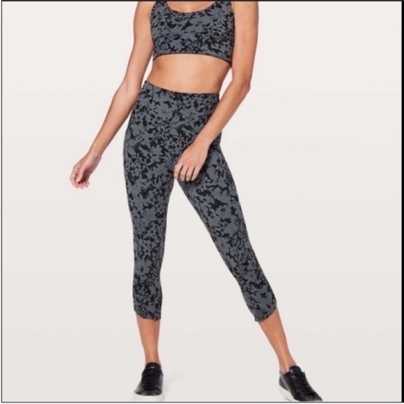 Lululemon | In Movement | Crop | *Everlux - Picture 1 of 17